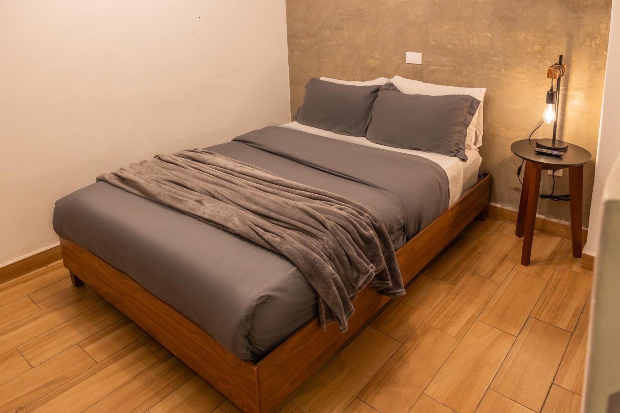 Posh Polanco Stay Tvs And Desks In Each Room - Mexico City — Photos 1
