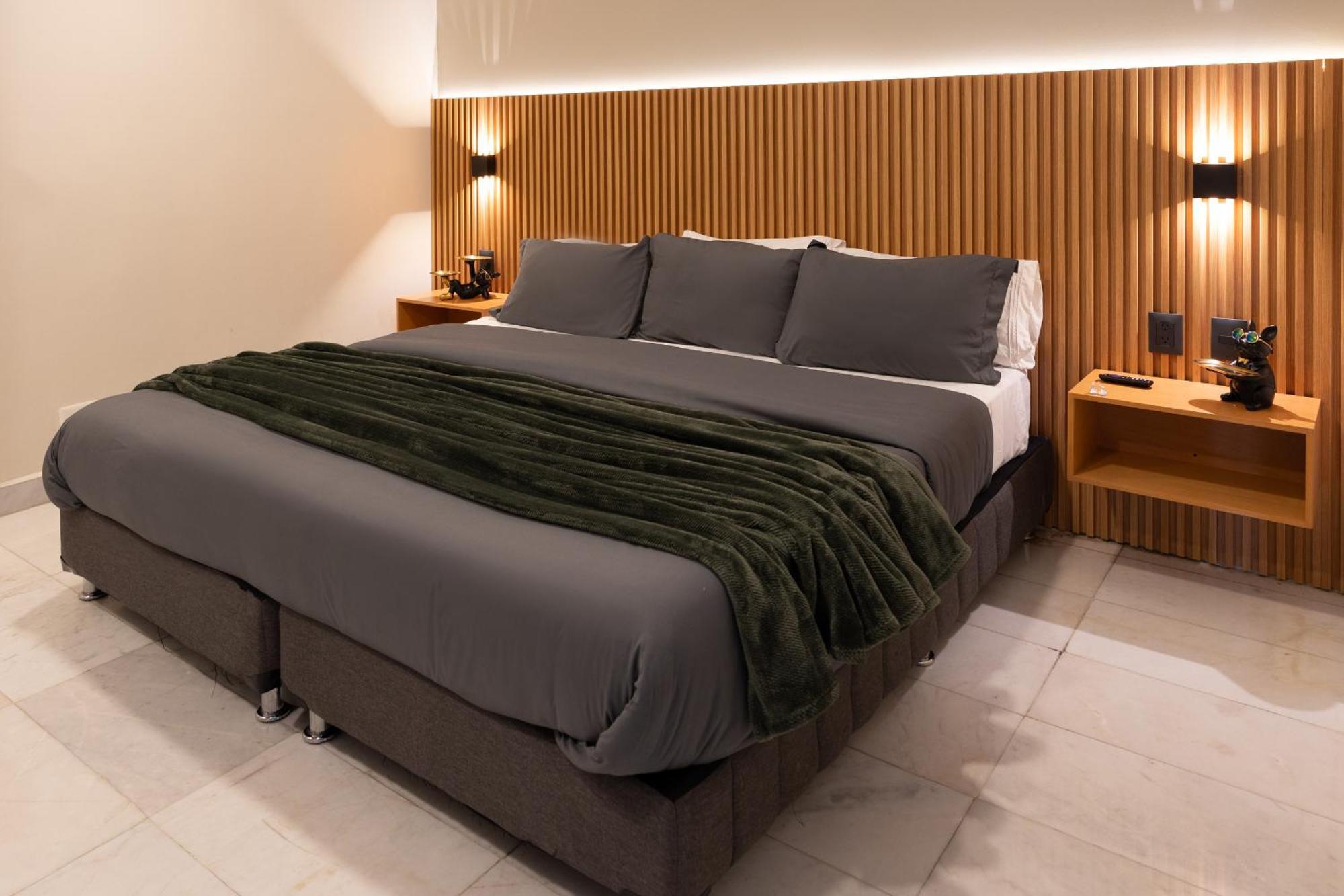 Posh Polanco Stay Tvs And Desks In Each Room - Mexico City — Photos 2